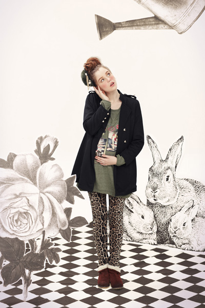 38周黑色經(jīng)典尼龍風(fēng)衣