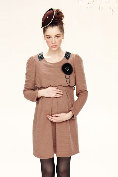 38周肉粉色皮領連衣裙