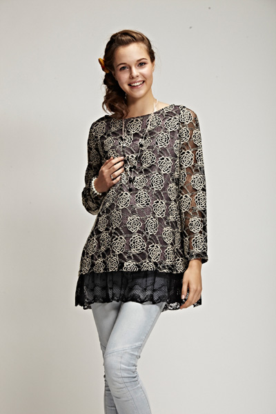 添茜蕾絲花紋yunf服