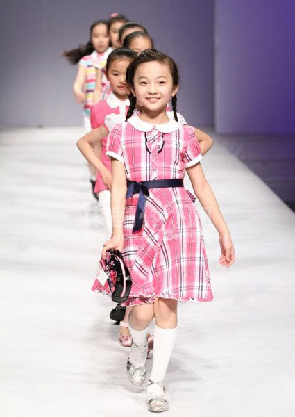 美孩子學(xué)院風(fēng)格子連衣裙