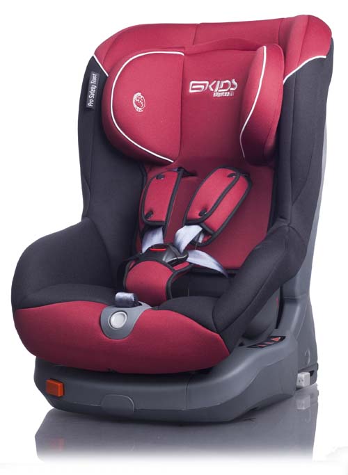 環(huán)球娃娃智慧星安全座椅紅黑色左側(cè)