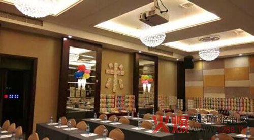 ����ף�R��(y��u)�ǋ냺�����׷���Ʒ�ƽ���A�M��Ļ