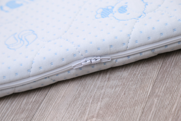 芬可嬰童床墊 小熊圖案 拉鏈細節(jié)