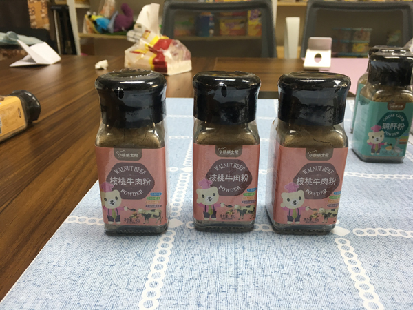 小熊威士尼核桃牛肉粉實(shí)物.jpg