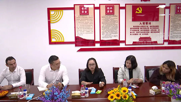 菲律賓客商到我司進(jìn)行參觀(guān)考察3.jpg 菲律賓客商到我司進(jìn)行參觀(guān)考察3.jpg