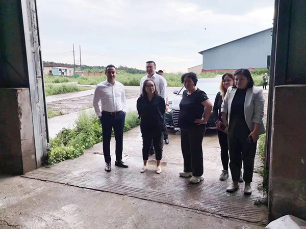 菲律賓客商到我司進(jìn)行參觀(guān)考察4.jpg 菲律賓客商到我司進(jìn)行參觀(guān)考察4.jpg