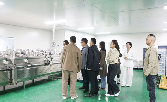 菏澤學(xué)院藥學(xué)院領(lǐng)導(dǎo)蒞臨中舜生物考察指導(dǎo)11.jpg 菏澤學(xué)院藥學(xué)院領(lǐng)導(dǎo)蒞臨中舜生物考察指導(dǎo)11.jpg