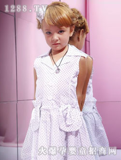 �����ܰ�ɫ�ɐ��B��ȹ