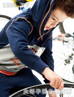 �����ȵ��{ɫ��ͯ���e���b